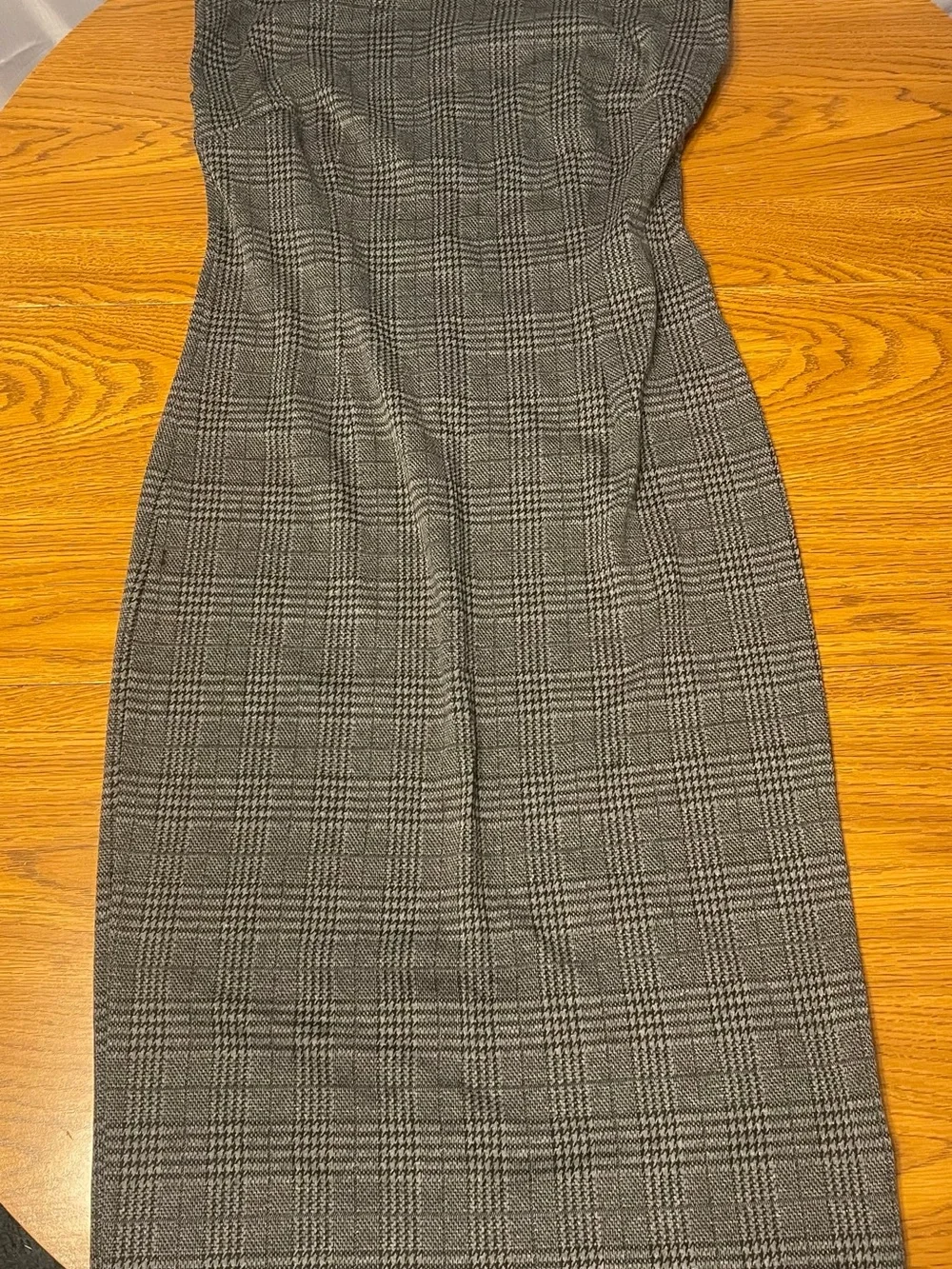 HALARA High Neck Sleeveless Bodycon Houndstooth Plaid Midi Work Dress - Picture 9 of 13